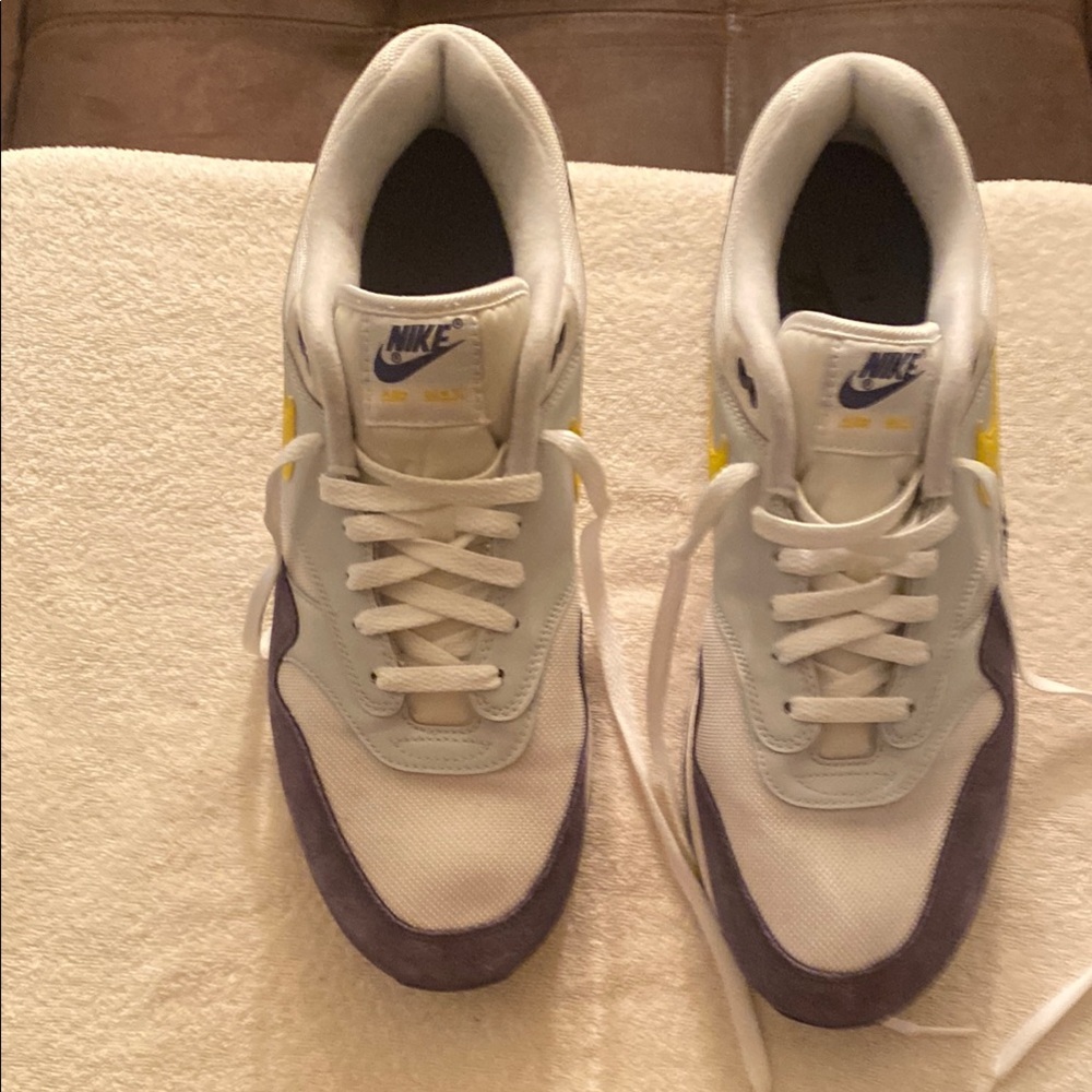 Nike Men's White and Purple Sneakers